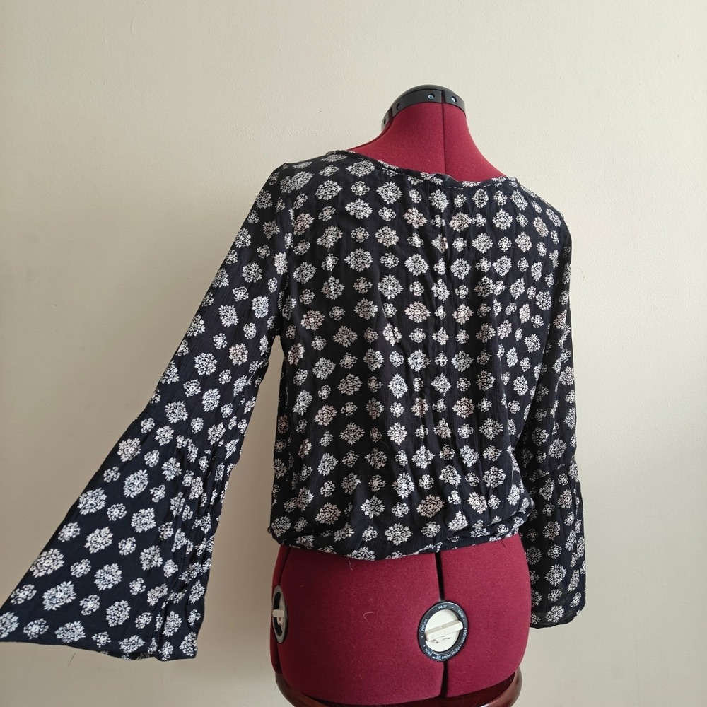 American Eagle Outfitters Womens Blouse Flare Sleeve Boho Black Medallion Floral - Picture 2 of 7